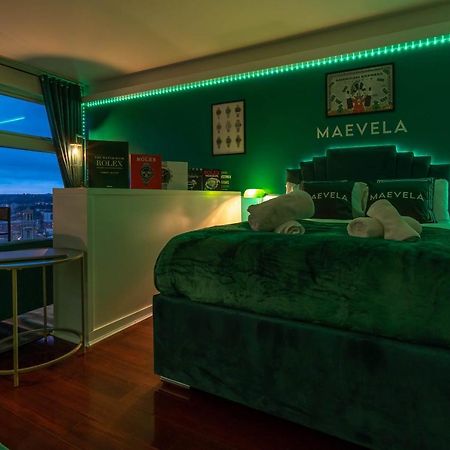 Maevela Apartments - Top Floor Rolex Themed Studio Apt Inside The Cube, Mailbox - Free Netflix & Wifi Бирмингем Экстерьер фото