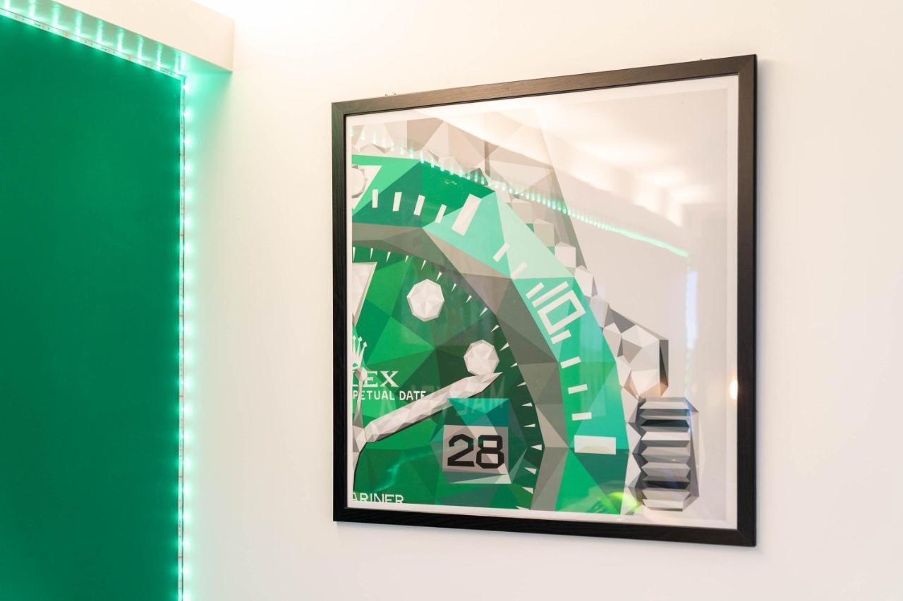 Maevela Apartments - Top Floor Rolex Themed Studio Apt Inside The Cube, Mailbox - Free Netflix & Wifi Бирмингем Экстерьер фото